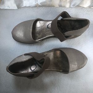 OTBT Bushnell Wedge Sandals Gold Size 8.5